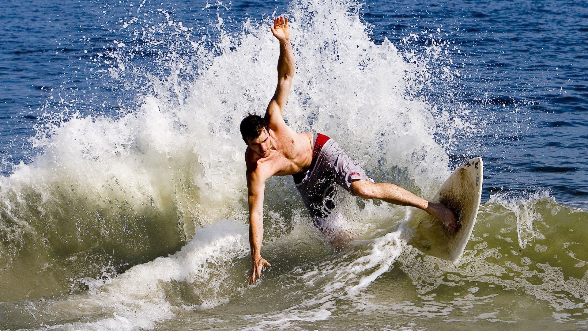 字母哥手感滚烫，率绿军鏖战湖人，赛后一句霸气宣言引爆全场
